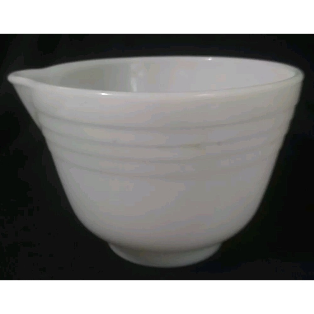 Small Mixing Bowl Ribbed Milk Glass Pour Spout 6.5 Inch Diameter Vintage READ